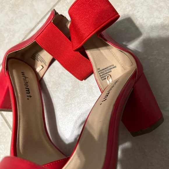 White Mountain Red Block Heel Sandals Size 7 - Picture 9 of 9